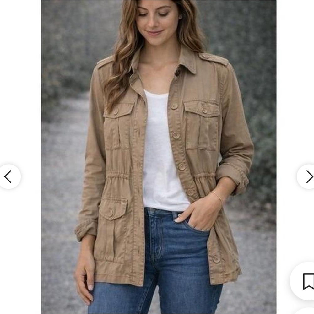 GAP Beige Cotton Jacket with Navy Label